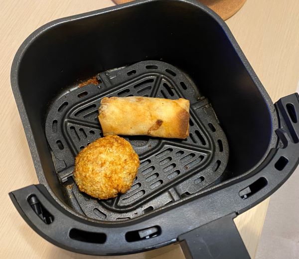 お弁当用のコロッケと春巻き