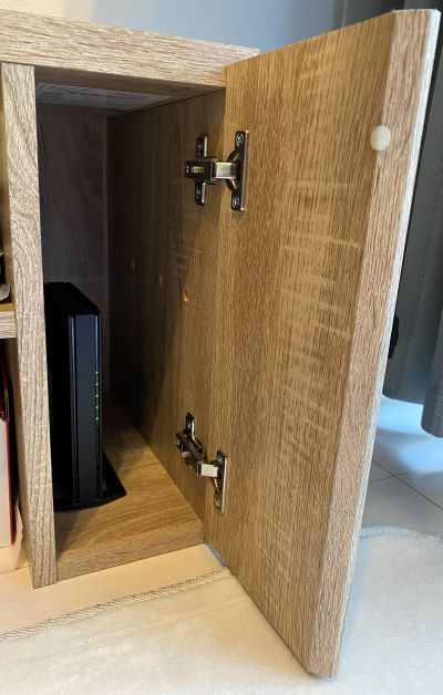 ルーター_扉付きスペース