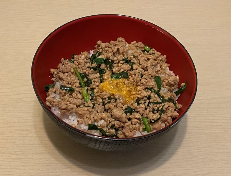 ニラ豚そぼろ丼
